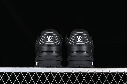 LV trainer black white