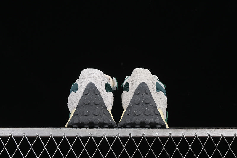 New Balance 327 marsh green