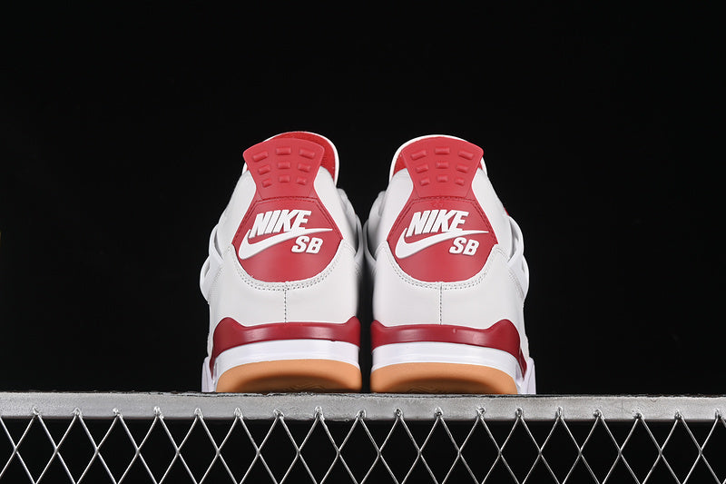 Jordan 4 SB vaysity red