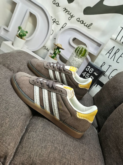 Gazelle indoor brown yellow