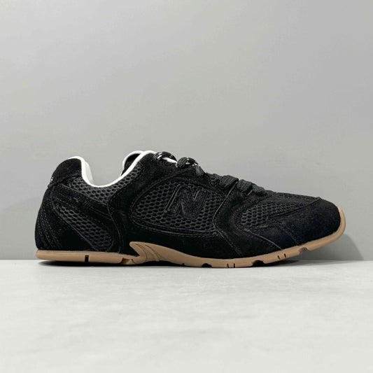 New Balance 530 x MIU MIU black patent