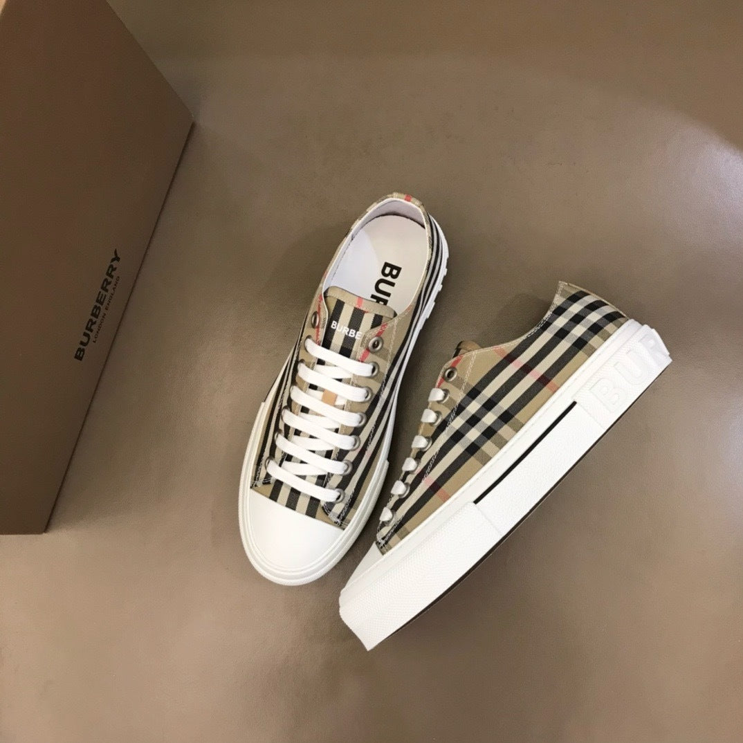 Burberry vintage check boucle beige