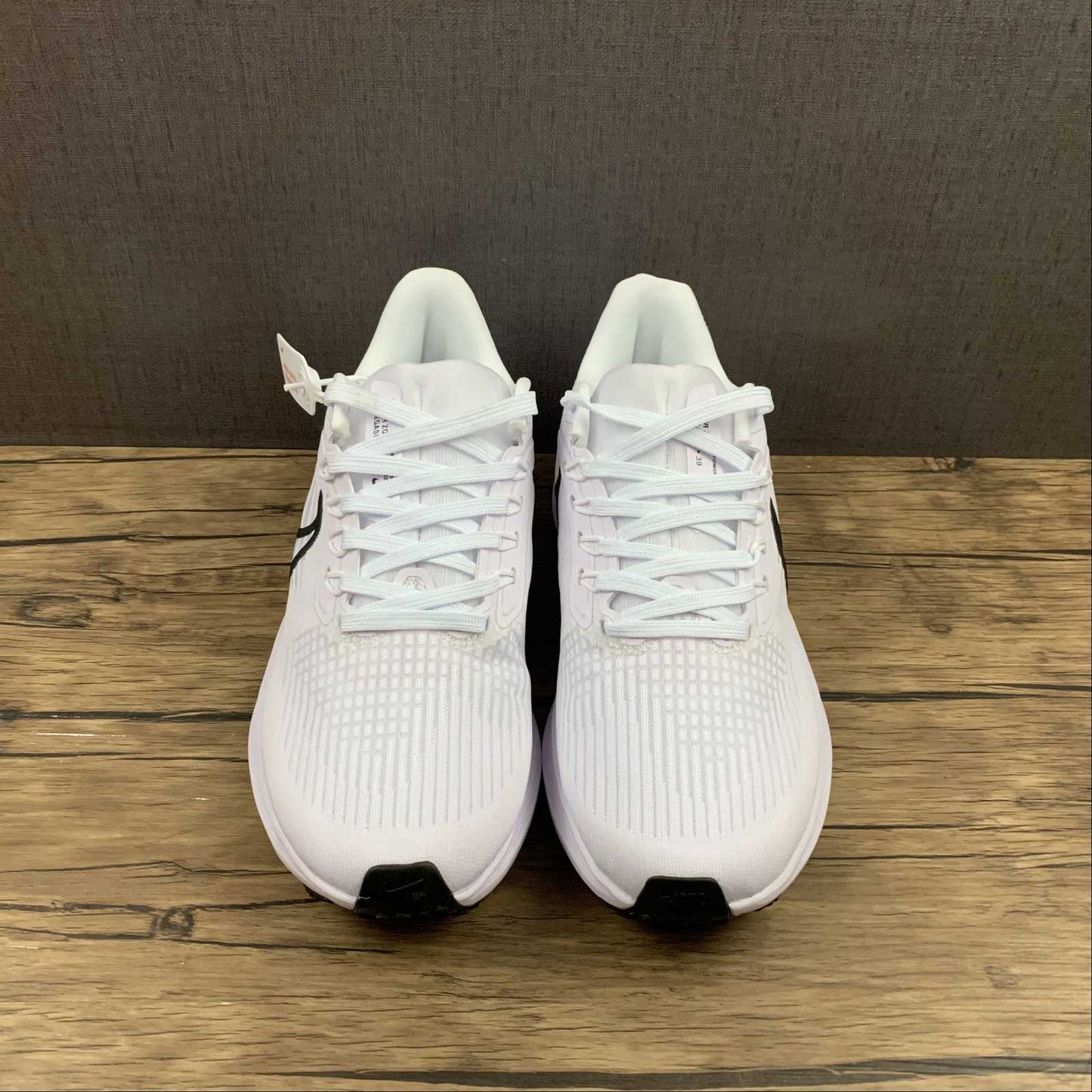 Zoom Pegasus 39 white black