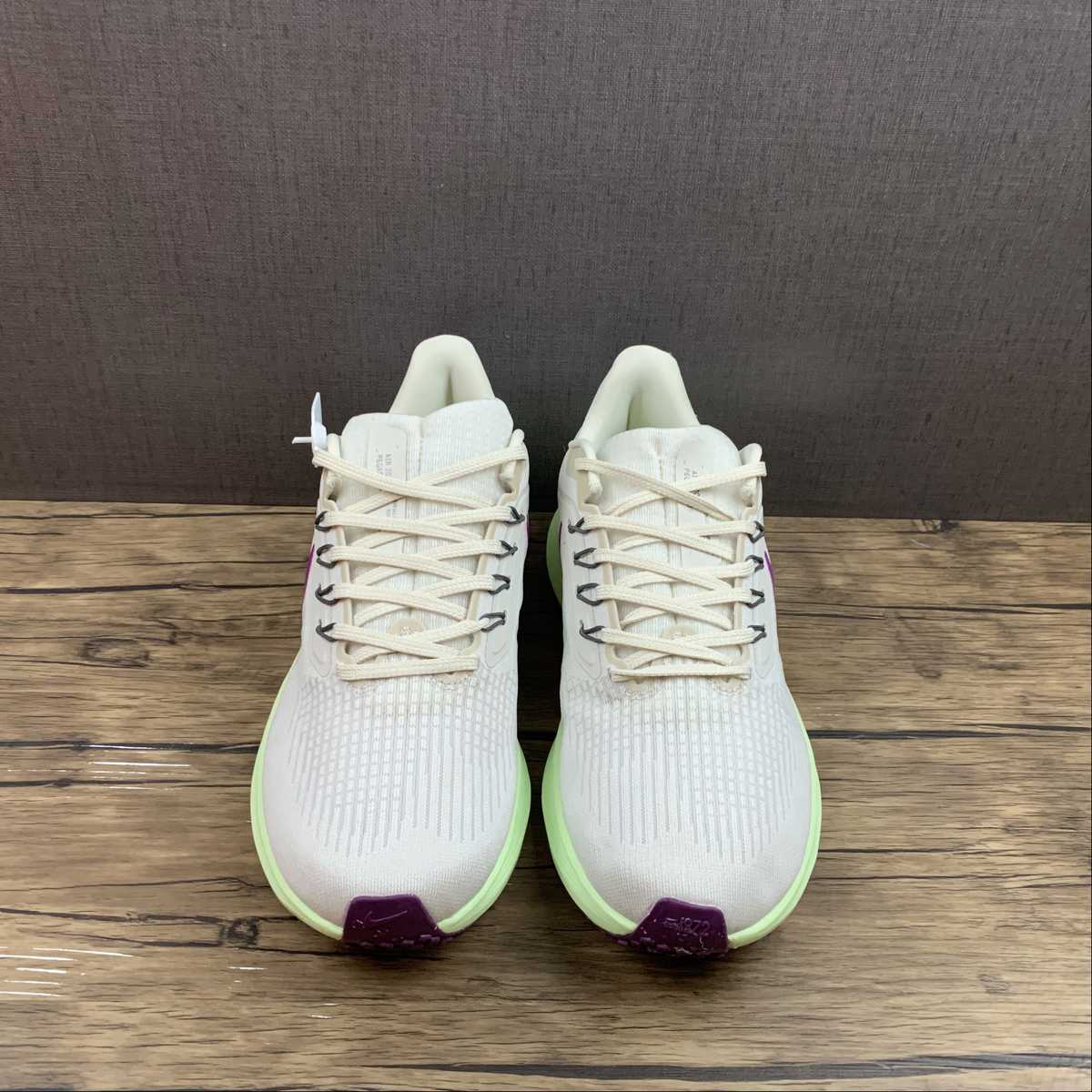 Zoom Pegasus 39 white purple yellowish