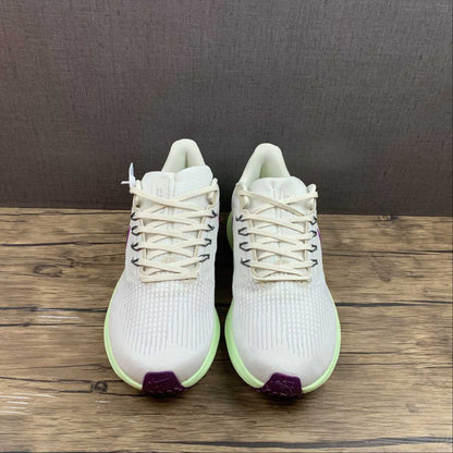 Zoom Pegasus 39 white purple yellowish