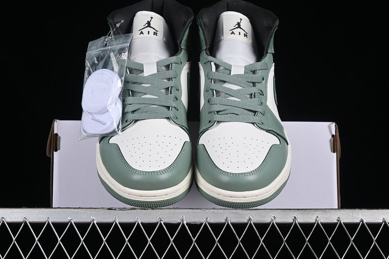 Jordan 1 Mid jade smoke