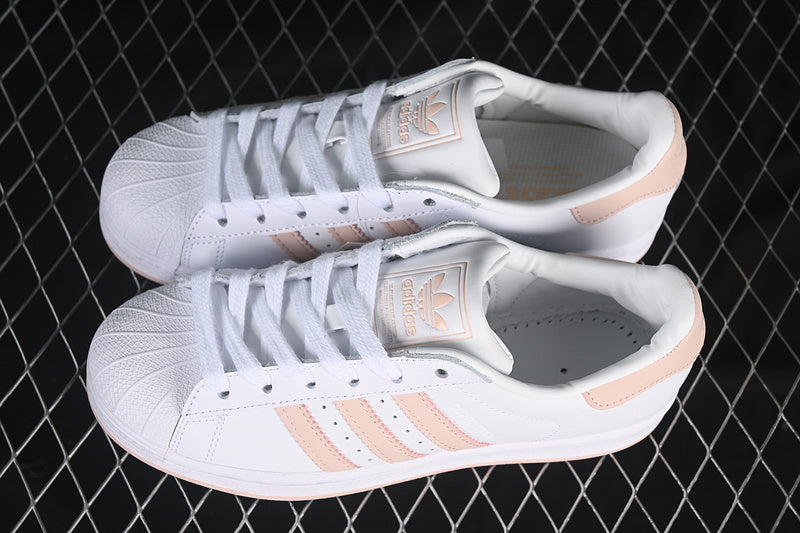 Superstar white coral