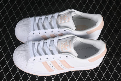 Superstar white coral