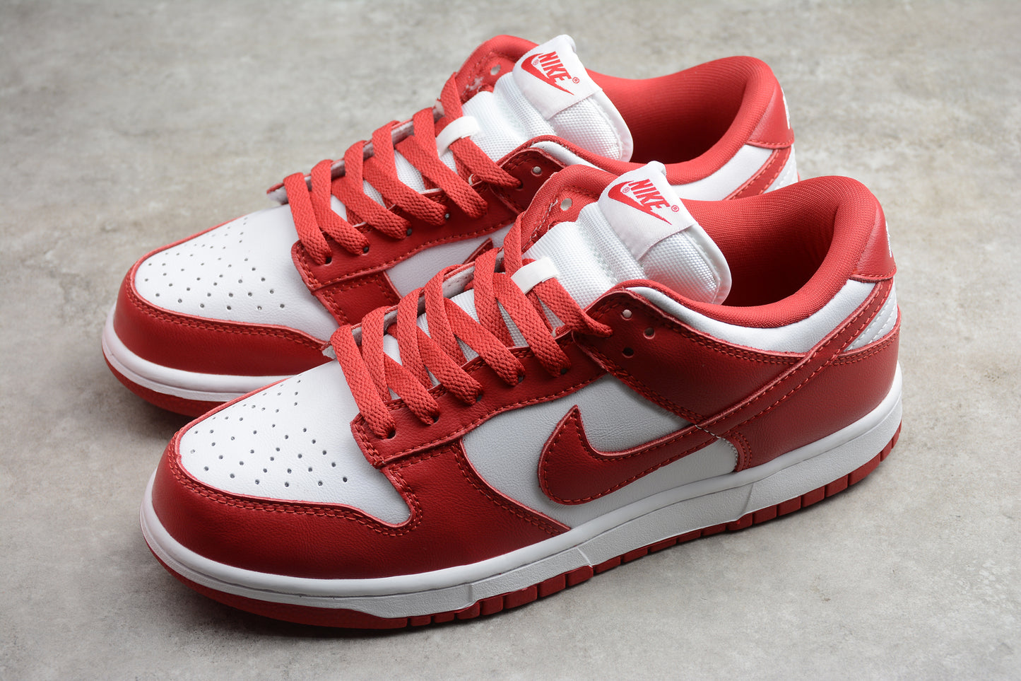 Dunk Low red white