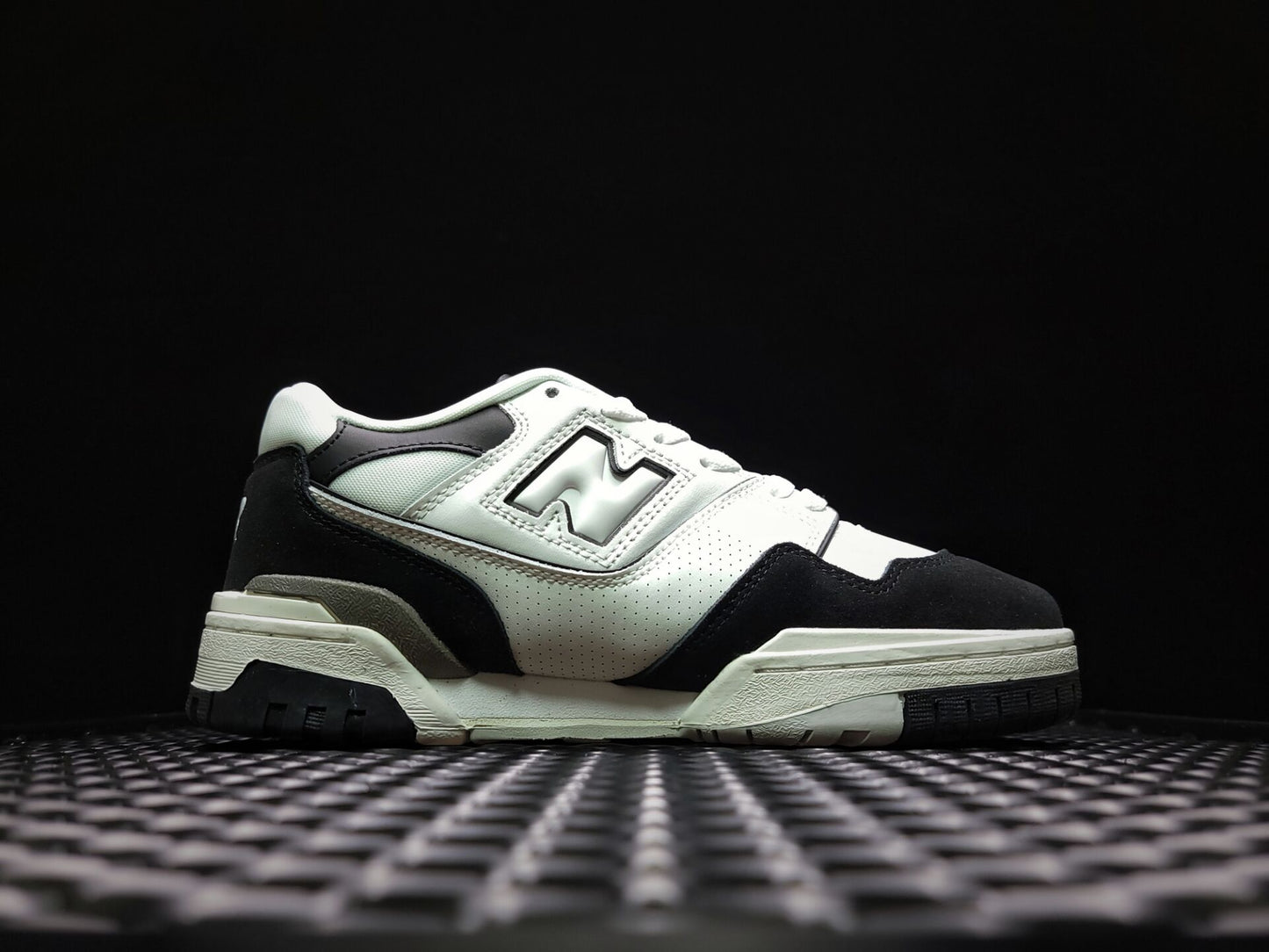 New Balance 550 white black