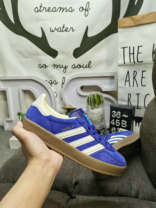 Gazelle indoor scarlet blue