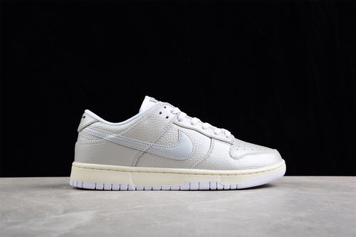 Dunk Low metallic silver
