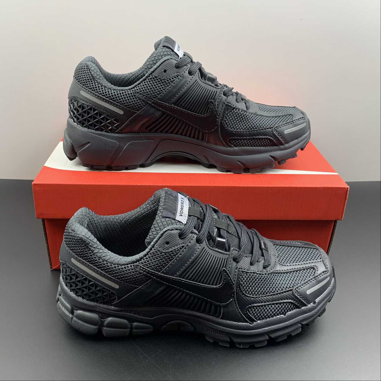 Zoom Vomero 5 black