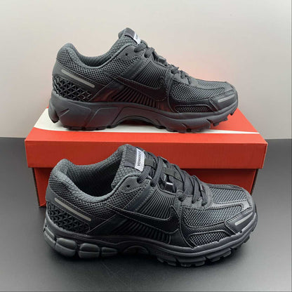 Zoom Vomero 5 black
