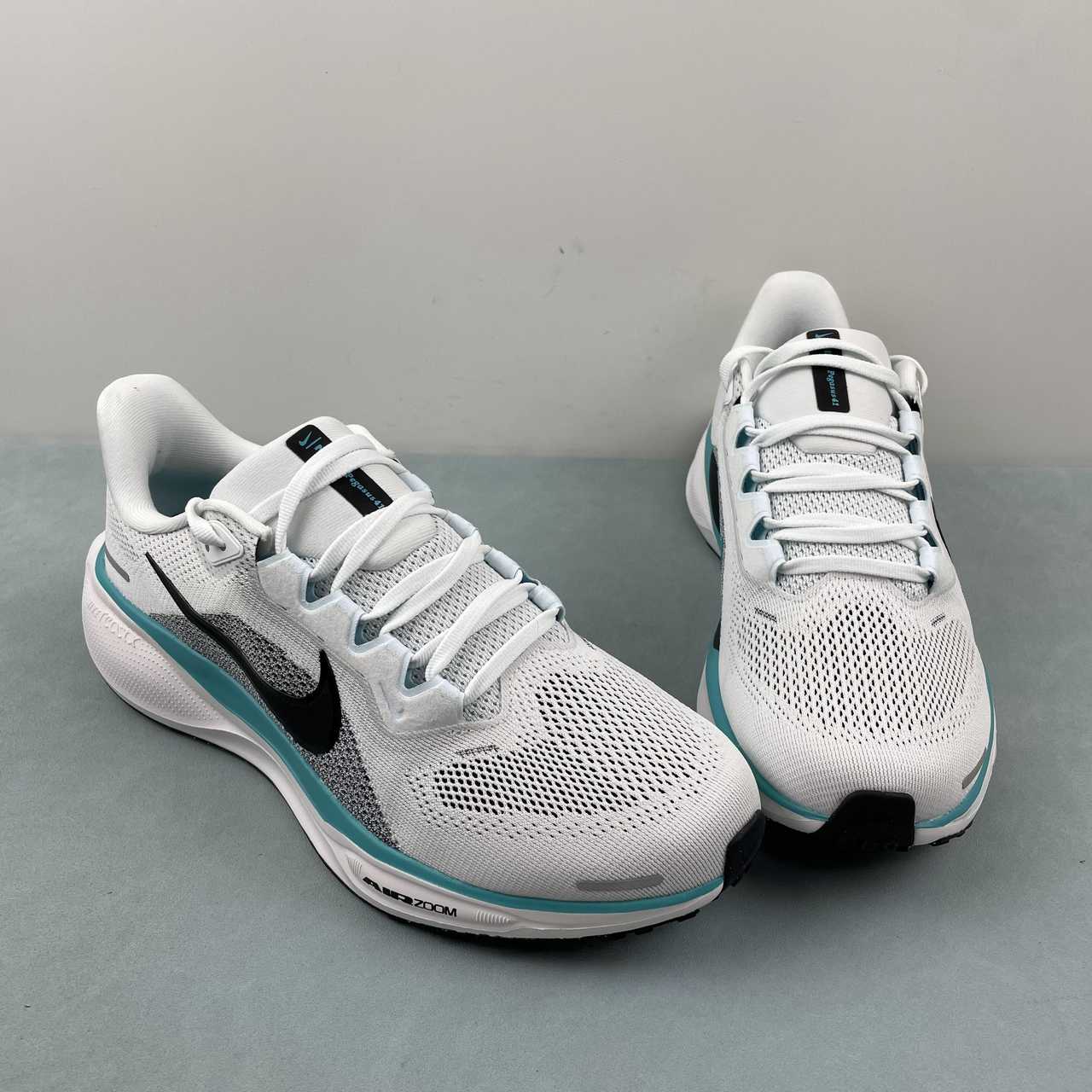 Zoom Pegasus 41 white black blue
