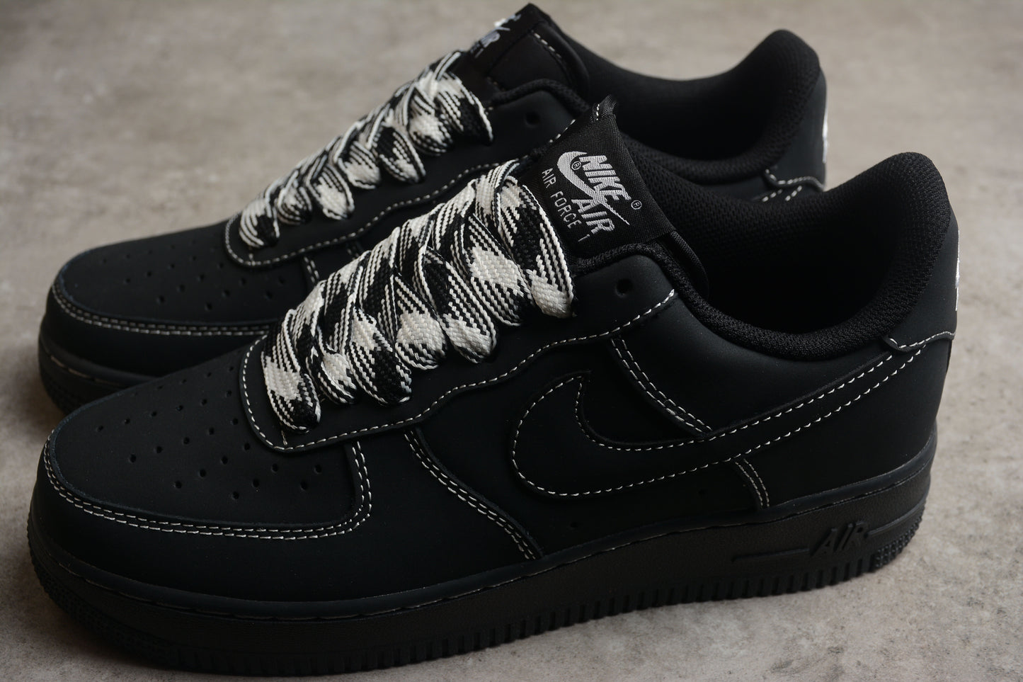Air Force 1 black white costure