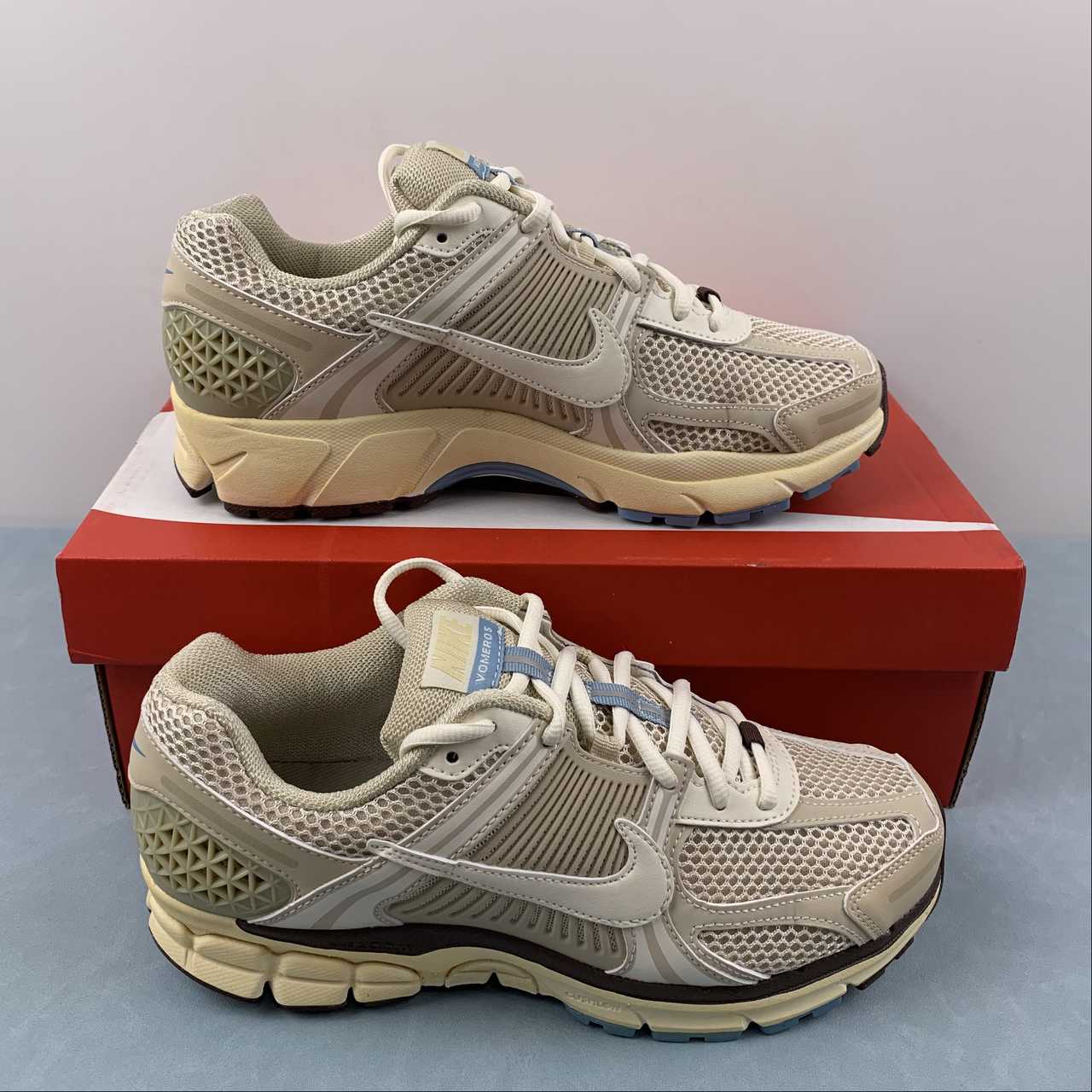 Zoom Vomero 5 sand