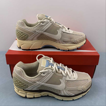 Zoom Vomero 5 sand
