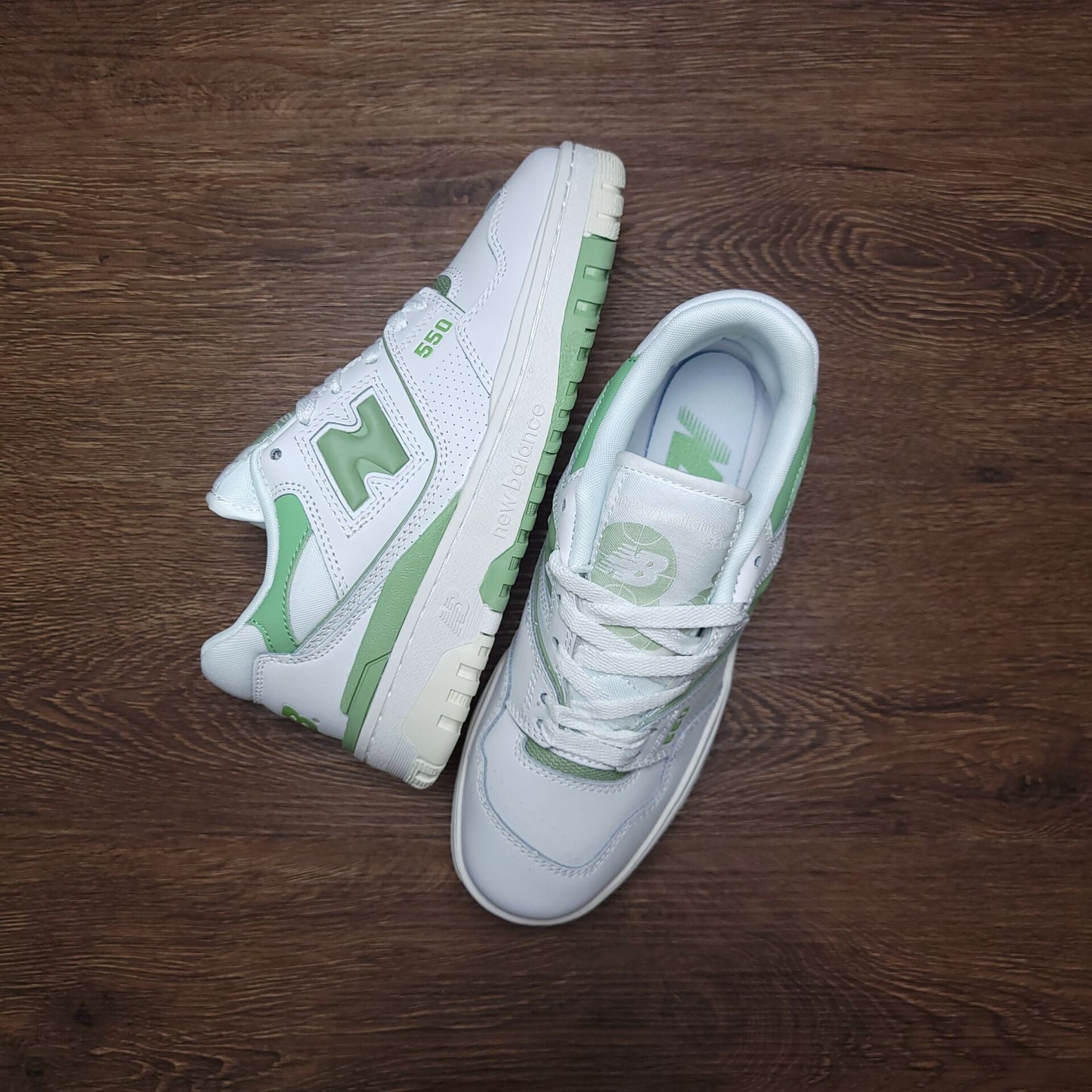 New Balance 550 white pistachio