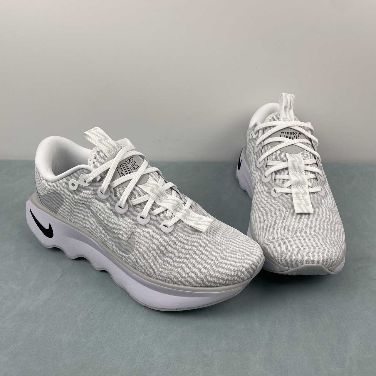 Motiva grey