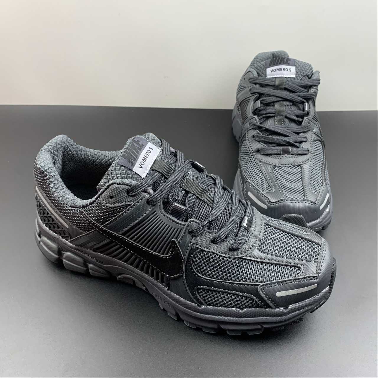 Zoom Vomero 5 black