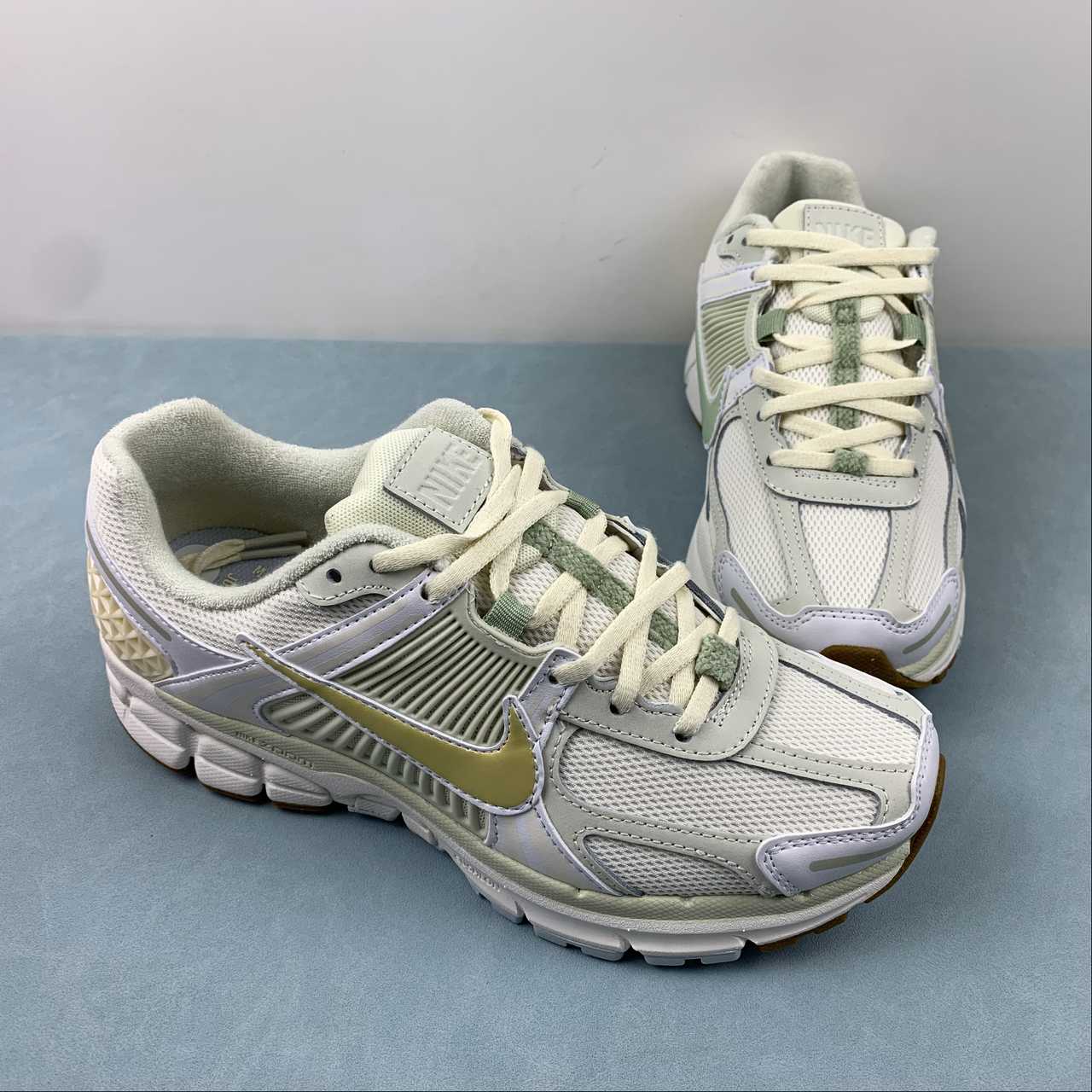 Zoom Vomero 5 light bone