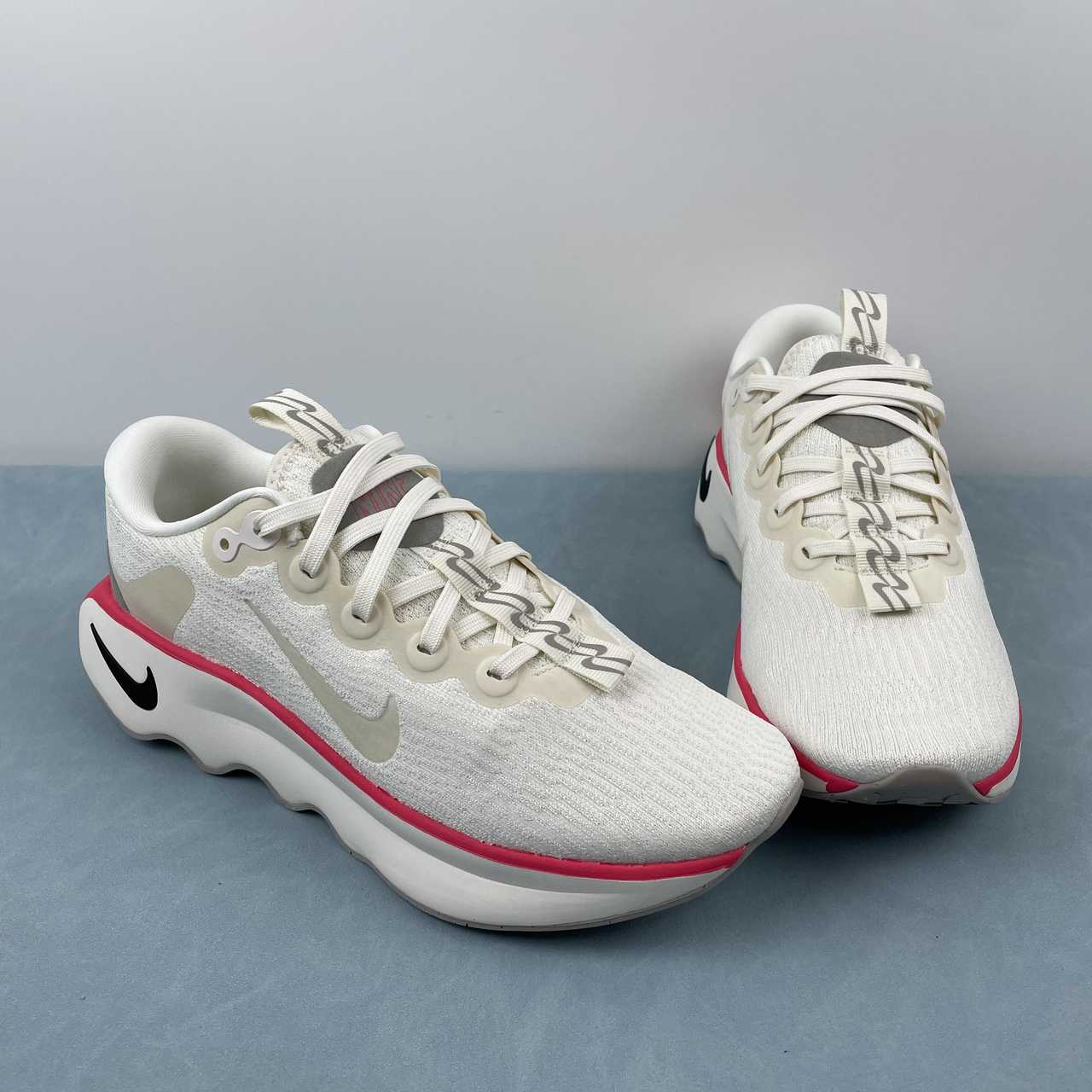 Motiva white redline