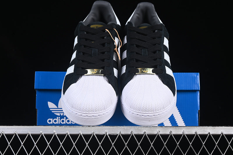 Superstar core black white