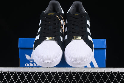 Superstar core black white