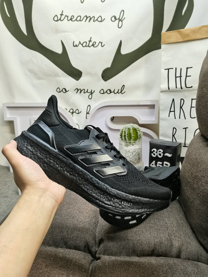UltraBoost full black