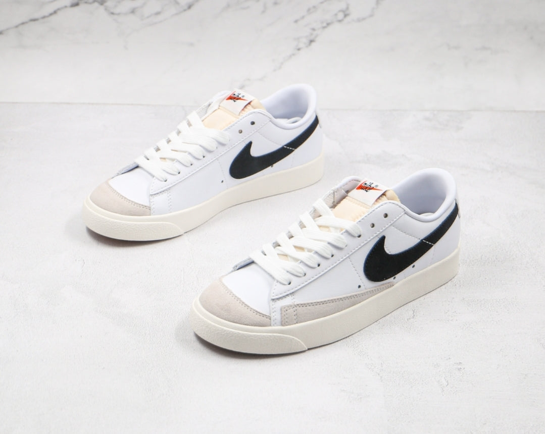 Blazer low black swoosh