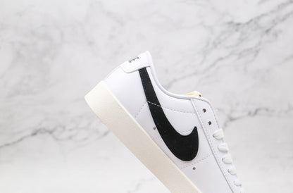 Blazer low black swoosh