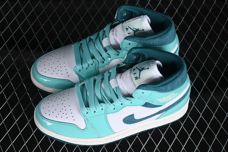 Jordan 1 Mid bleached turquoise