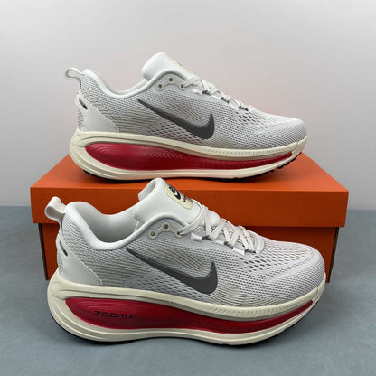 Zoom Vomero 18 white red