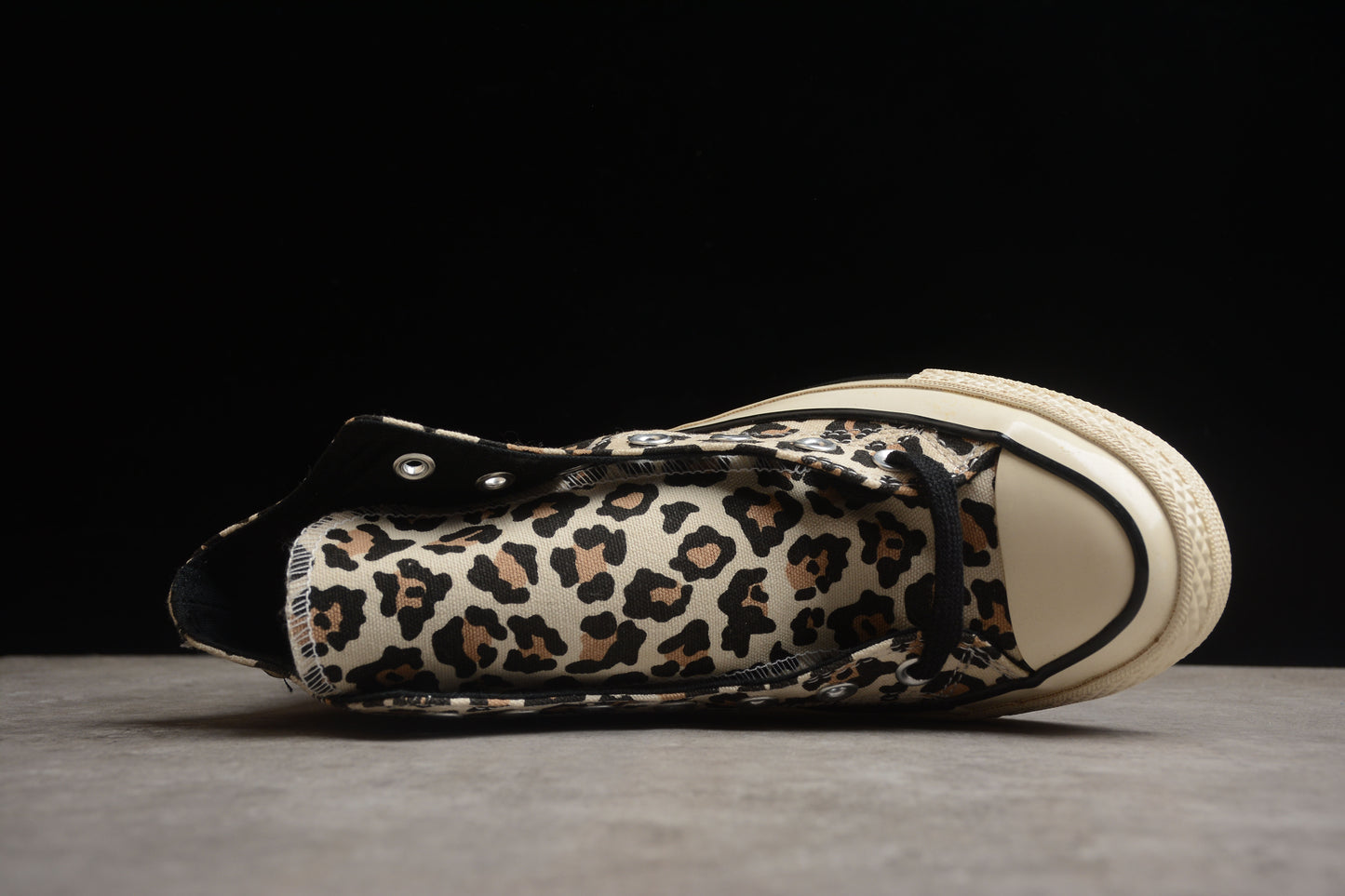 Converse leopard