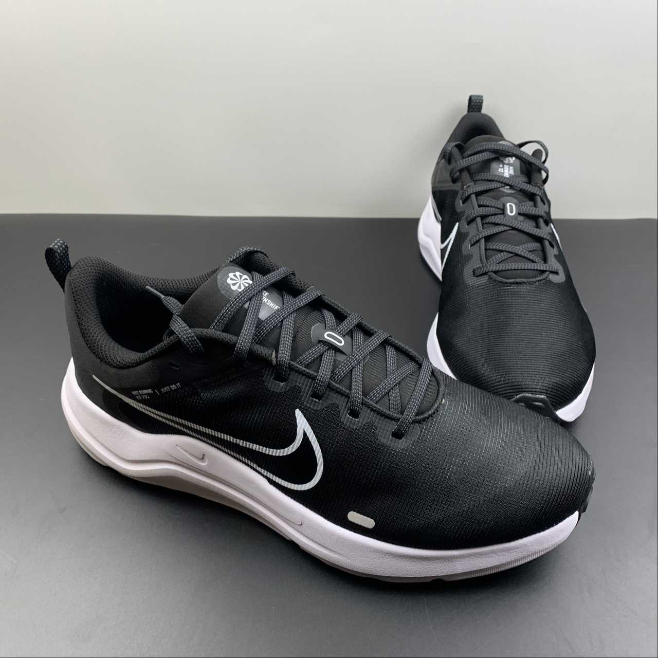 DownShifter black white