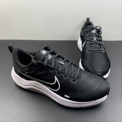 DownShifter black white