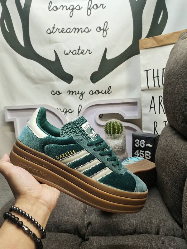 Gazelle bold green mineral
