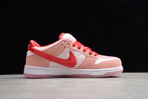 Dunk Low strangelove