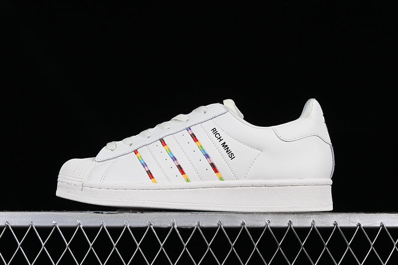 Superstar rich mnisi