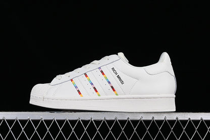 Superstar rich mnisi