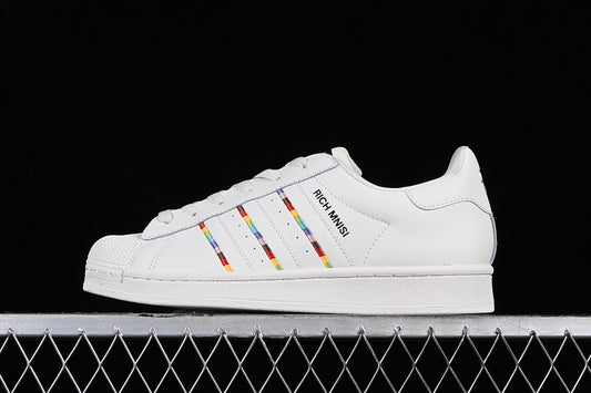 Superstar rich mnisi