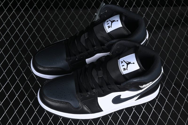 Jordan 1 Mid black off noir