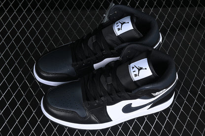Jordan 1 Mid black off noir