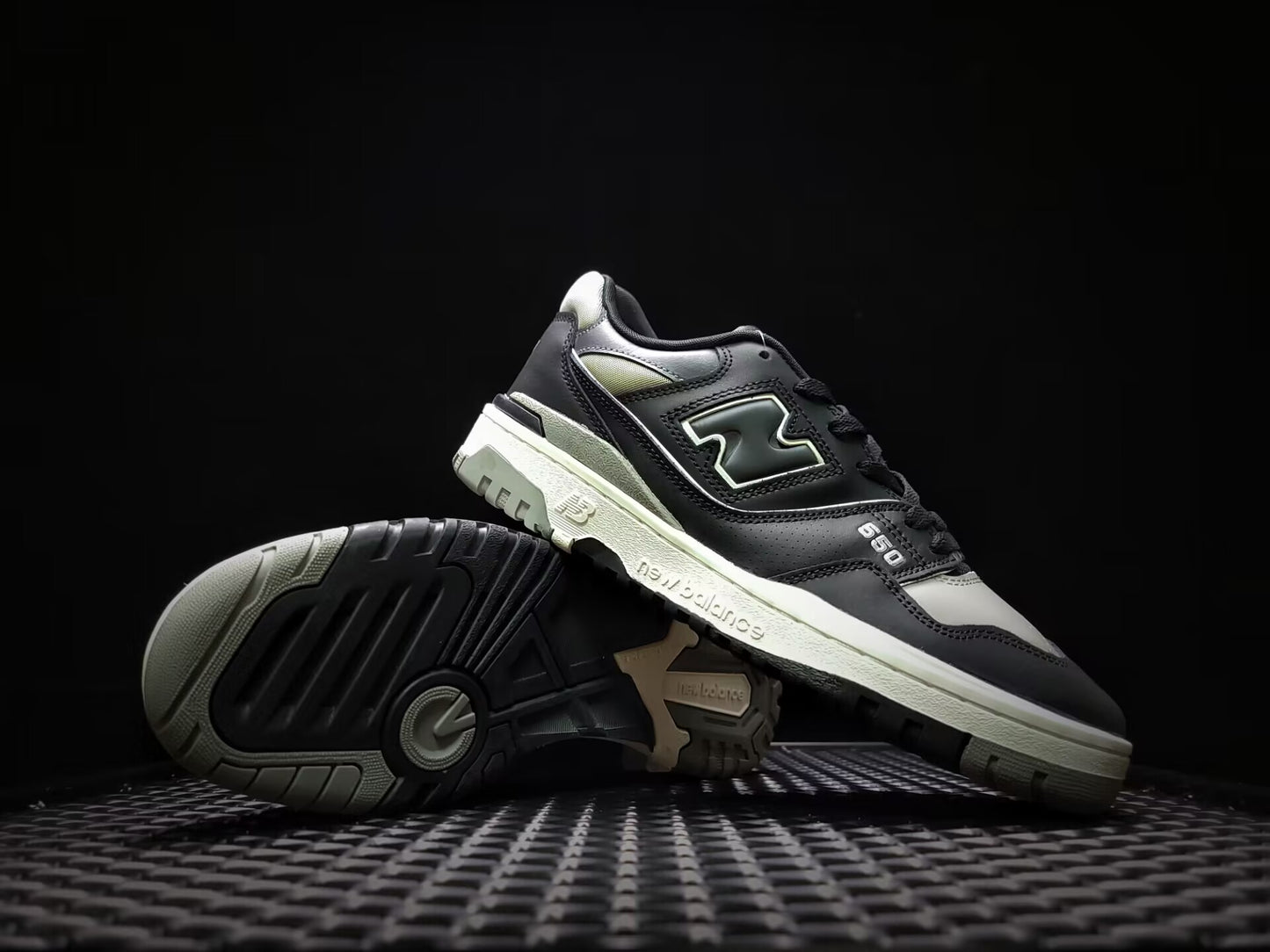 New Balance 550 black white