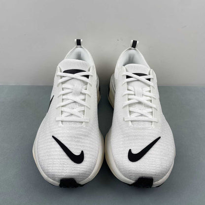 Zoom Invincible white black
