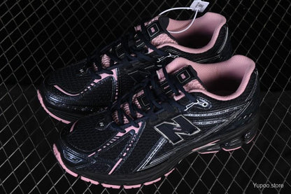 New Balance 1906R blackpink