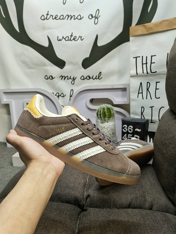 Gazelle indoor brown yellow