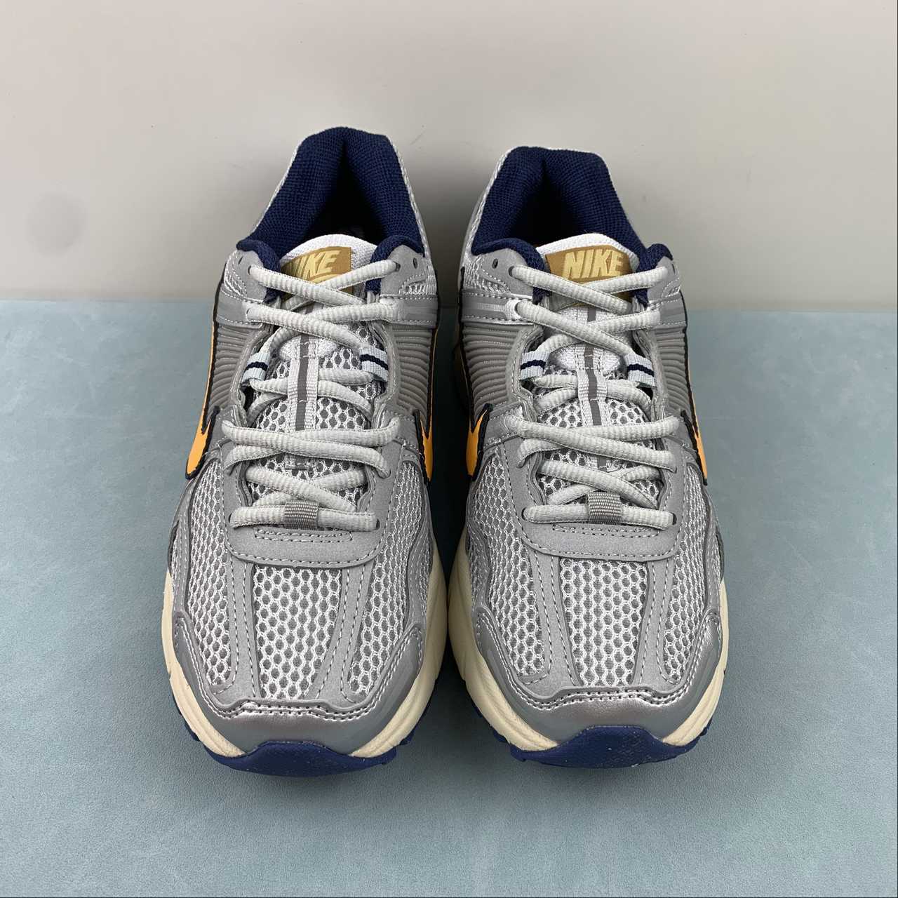 Zoom Vomero 5 grey yellow