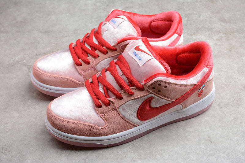 Dunk Low strangelove